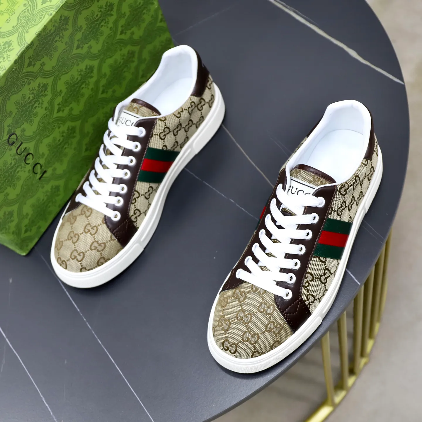 Ex-factory price: 400💰🙅‍♂️🙅‍♂️🙅‍♂️ Brand: Gucci GUCCi Standard code: 38-44 (45 customized) Grade: Same as the official website Material: Original leather splicing Comfortable and breathable sheepskin lining Original wear-resistant outsole Style category: Men's fashionable casual shoes Running sneakers Distinguished luxury brand elements Top luxury Color: actual picture color
